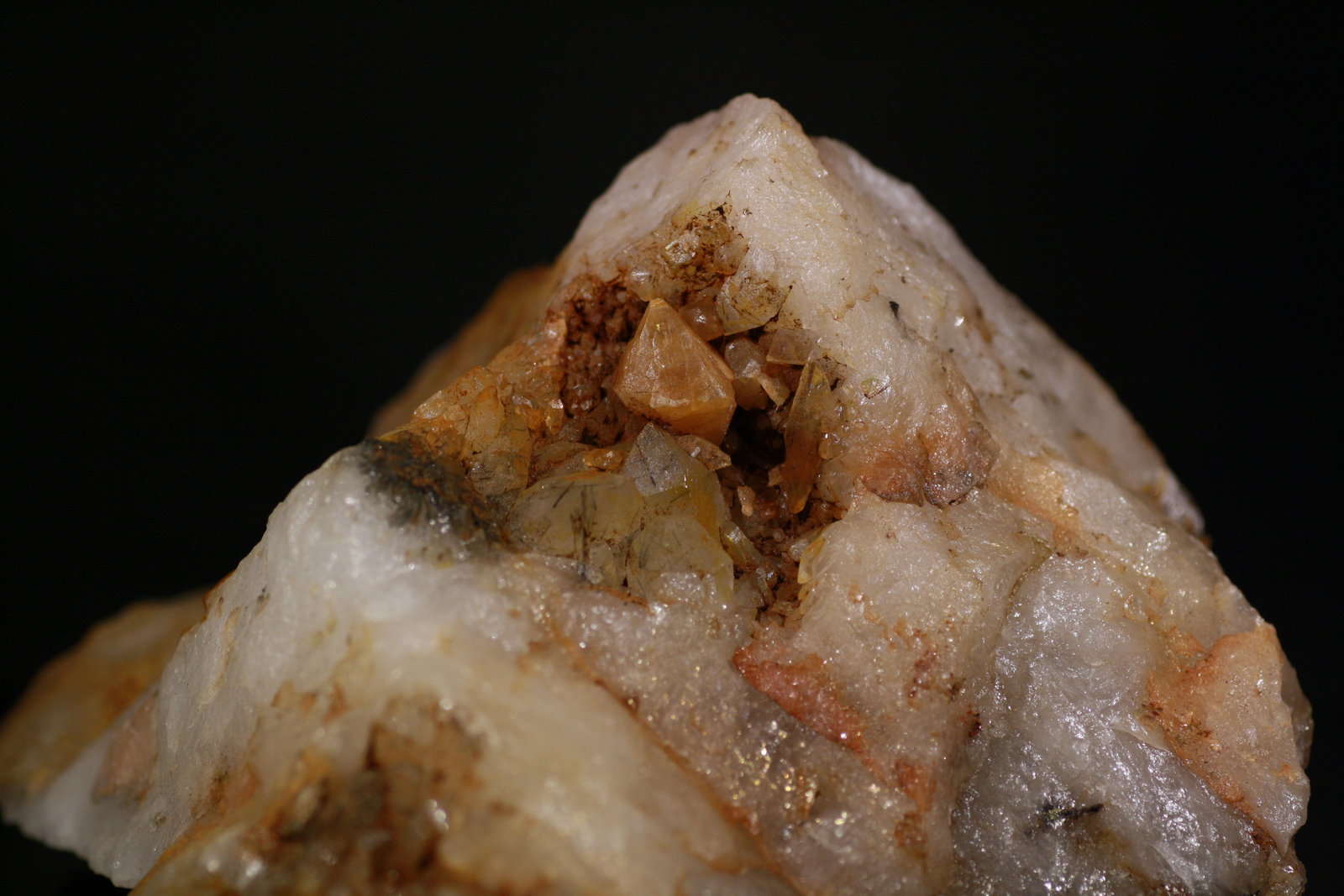 Scheelita
Cristal 1,5 cm
(Autor: minero1968)