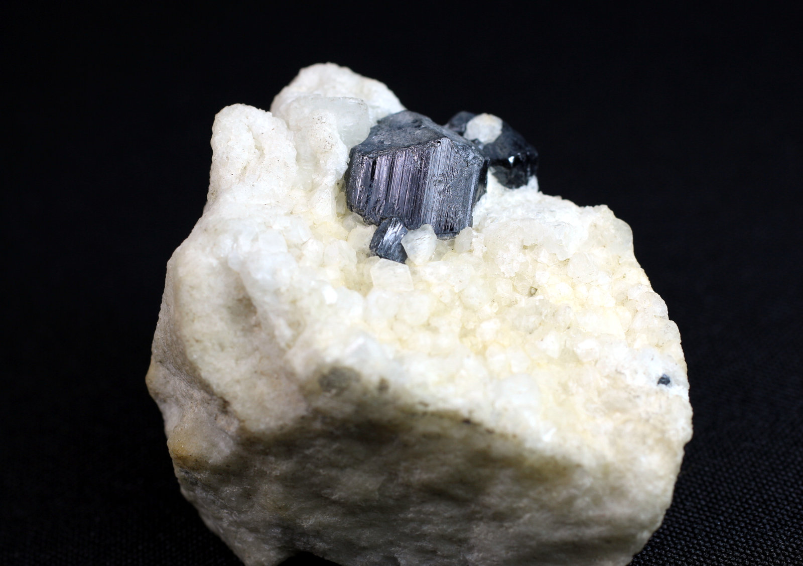 Rutilo
5.4 x 4.2 x 4 centimetros
(Autor: Ricardo Melendez)