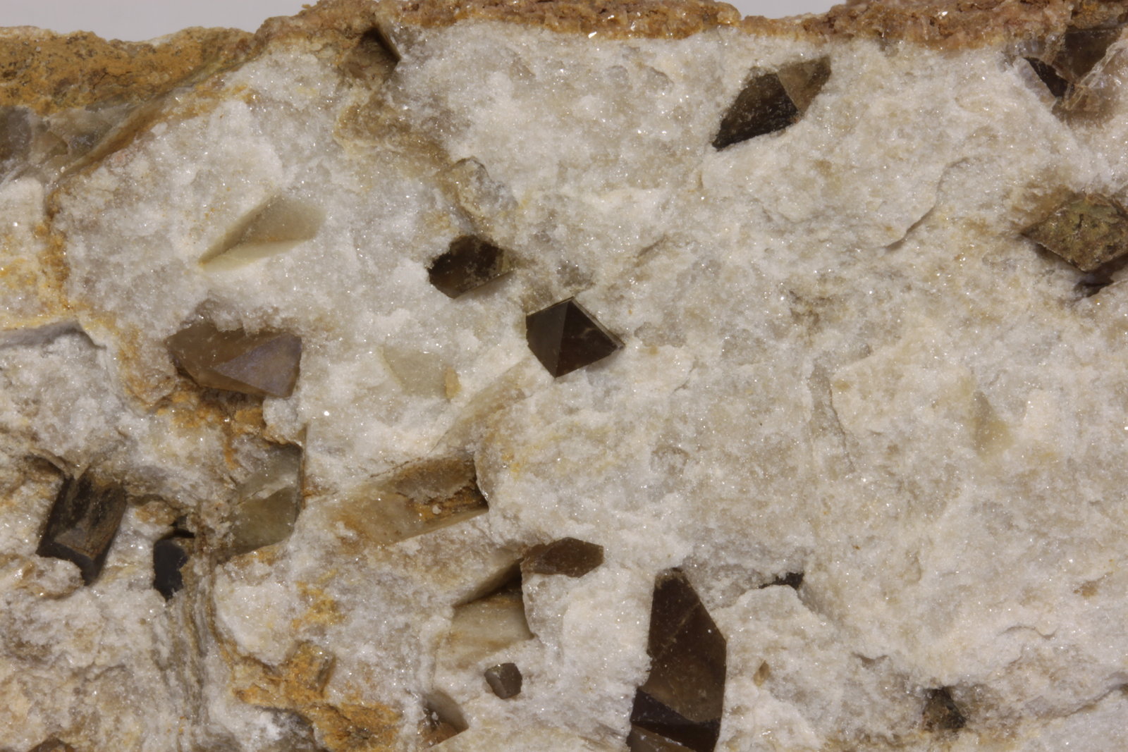 Dolomita (variedad teruelita)
45 x 30 x 15 mm
(Autor: carles)