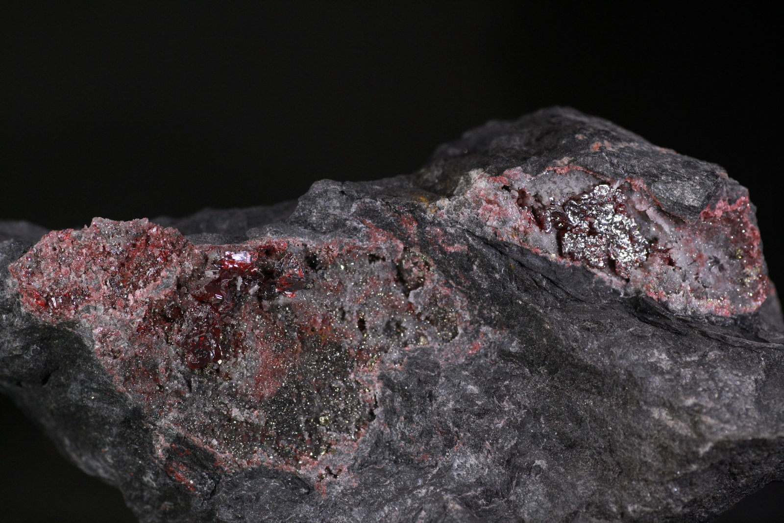 Cinabrio
12x6,5 cm
(Autor: minero1968)