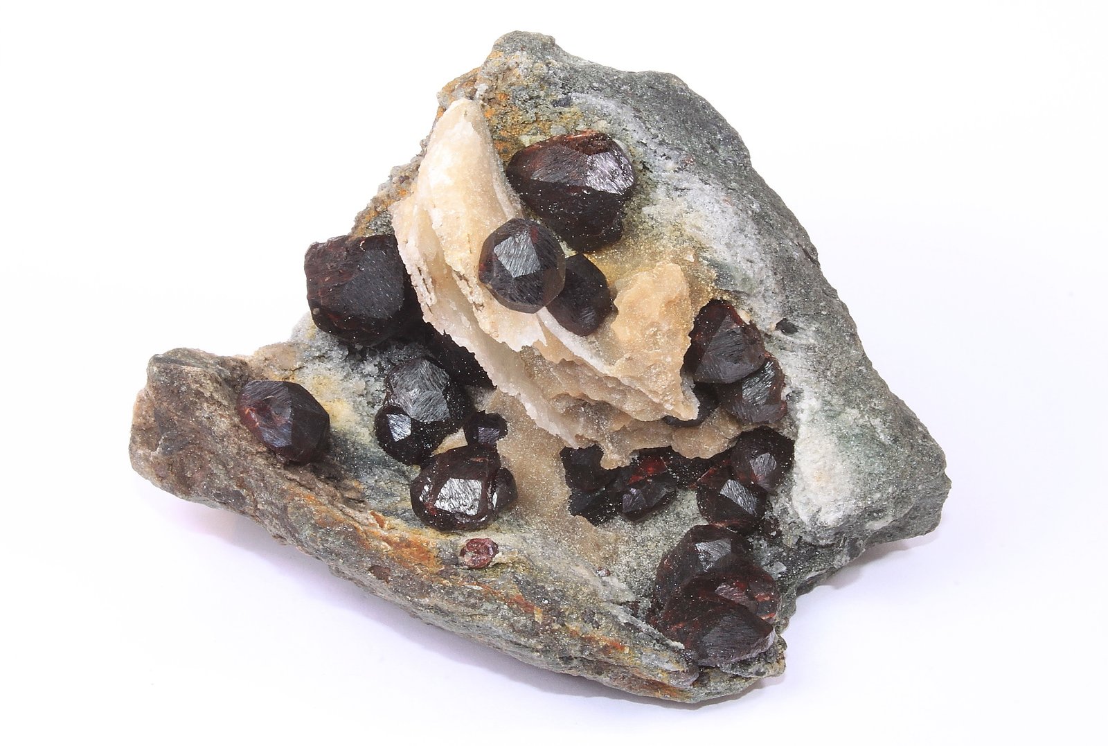 Almandino, Arfvedsonita, Cuarzo, Calcita
14 x 12 x 10 cm.
(Autor: Ivan Blanco (PDM))