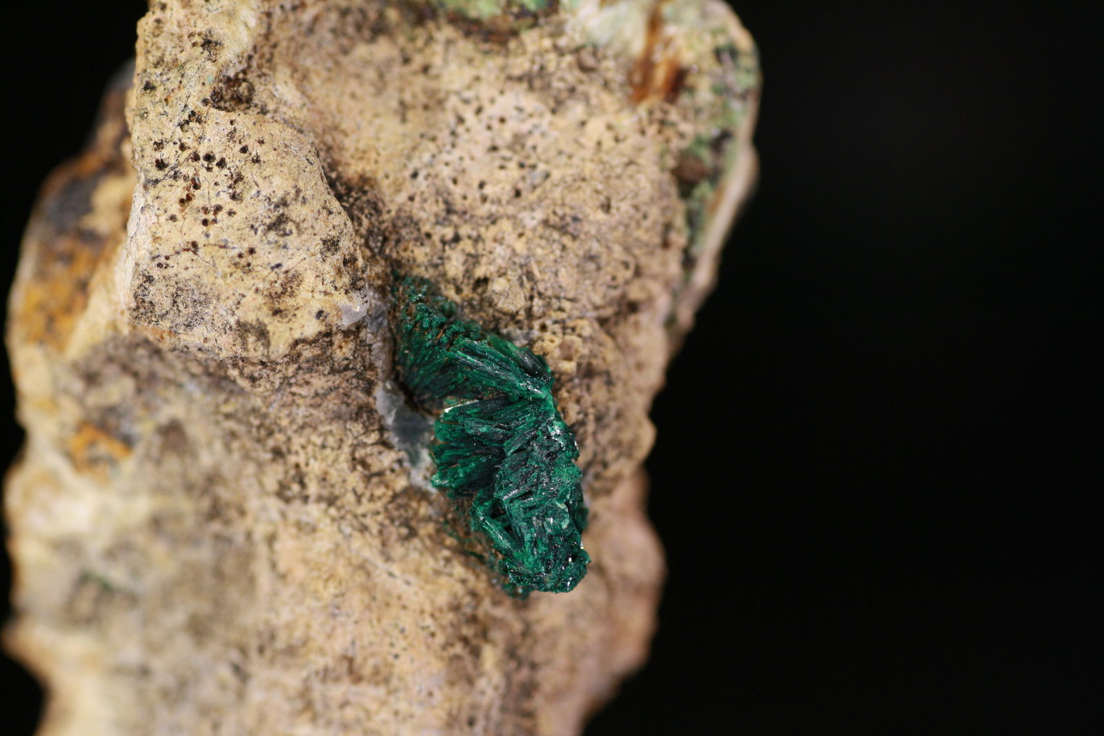 Malaquita
Grupo de cristales 2 cm
(Autor: minero1968)