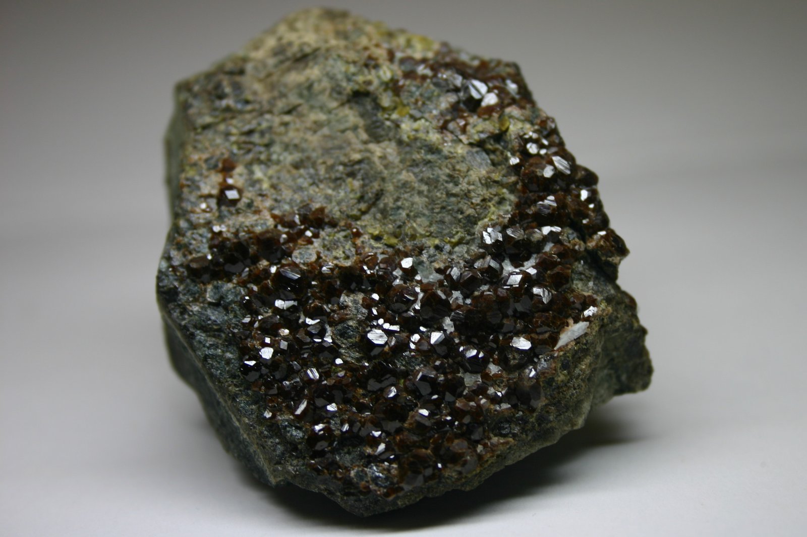Grossularia (variedad hessonita) (grupo Granate)
57mm - 50mm - 47mm
(Autor: Pedro Naranjo)