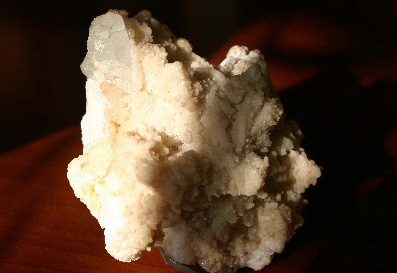 Berilo (variedad goshenita)
91mm - 76mm - 44mm
(Autor: Pedro Naranjo)