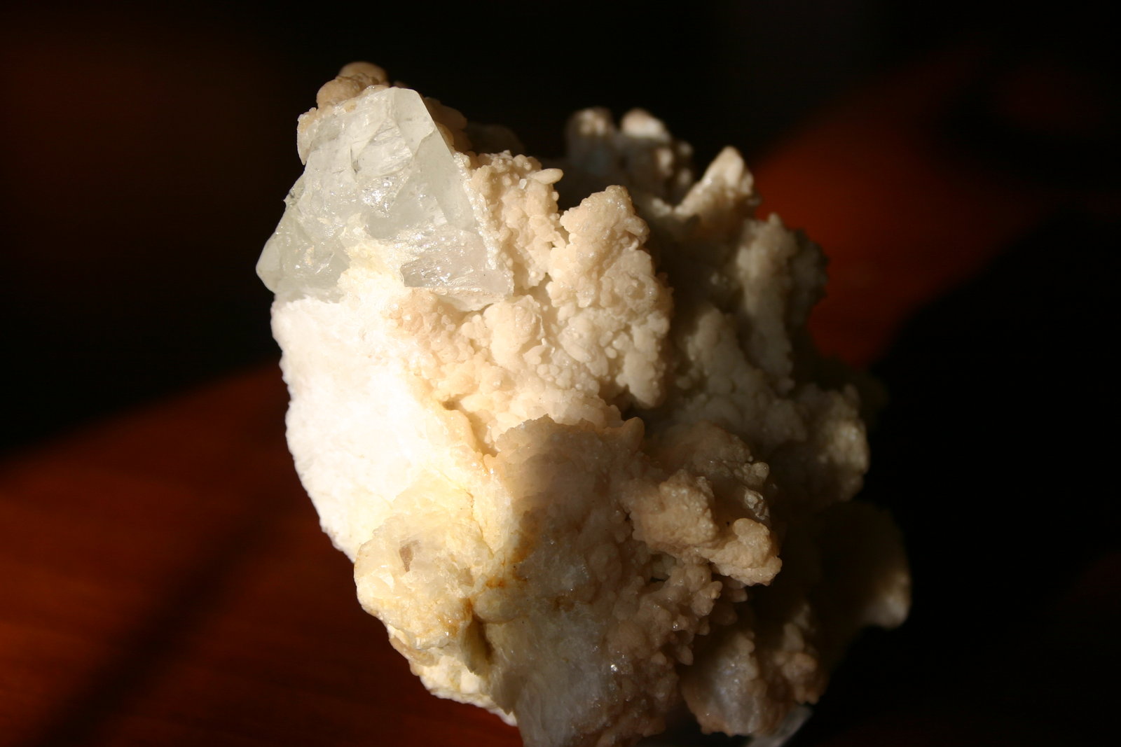 Berilo (variedad goshenita)
91mm - 76mm - 44mm
(Autor: Pedro Naranjo)
