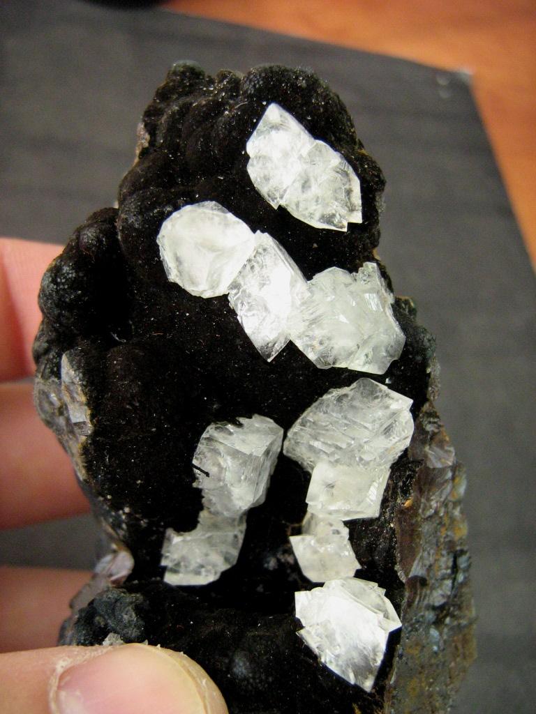 Calcita sobre goethita
9x5 cm, cristal mayor 1 cm
(Autor: mmarte)