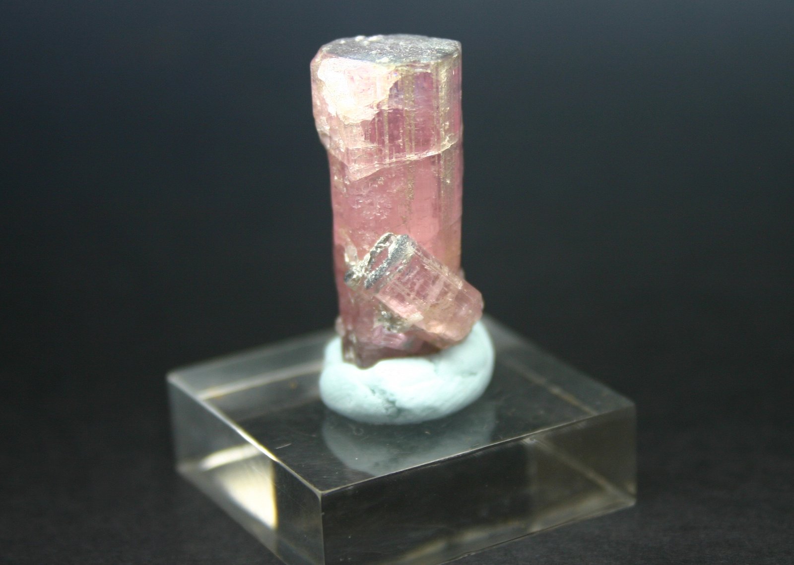 Elbaita (Grupo Turmalina) (variedad rubelita)
17mm - 14mm - 31mm
(Autor: Pedro Naranjo)
