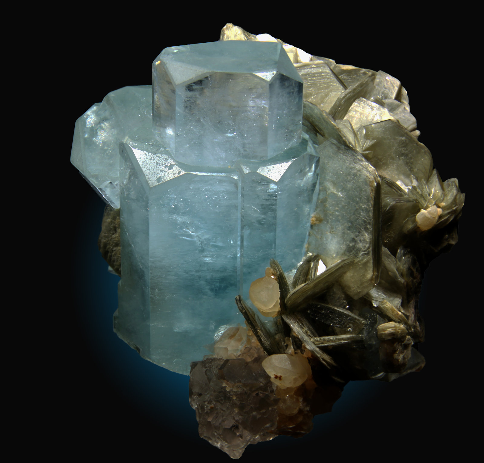 Berilo (variedad aguamarina), Fluorita, Moscovita
11x10cm, cristal mayor 8cm
(Autor: Raul Vancouver)