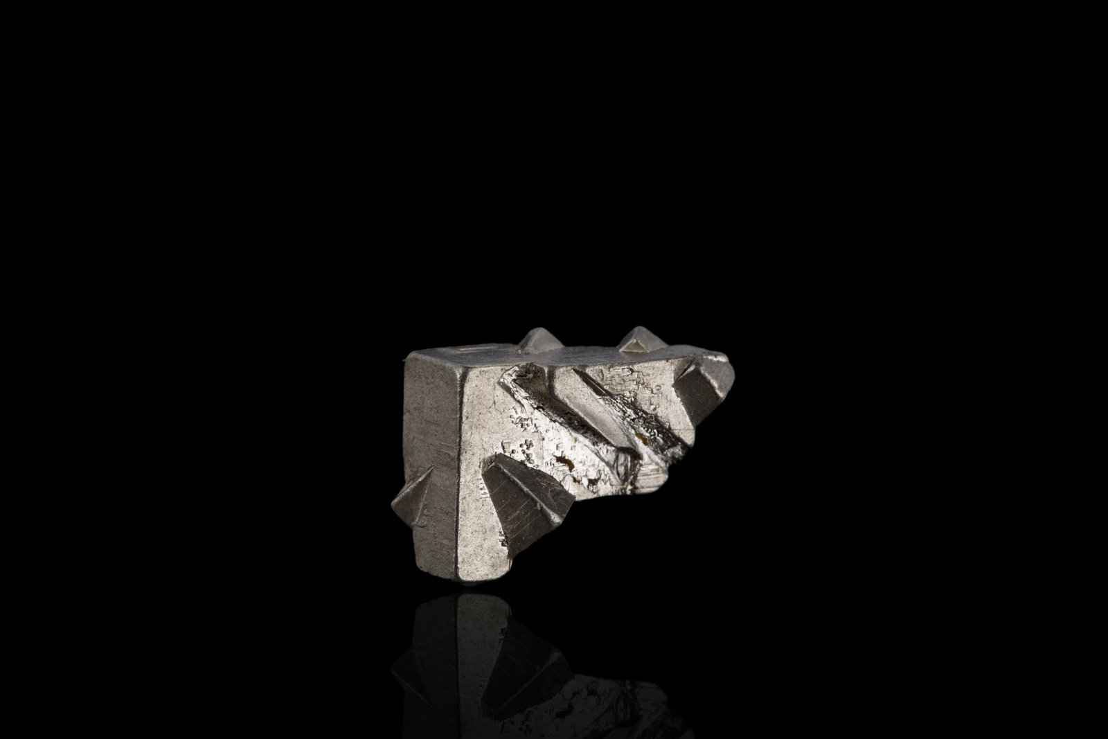 Isoferroplatino
1 x 1 x 0.5 cm
(Autor: Museo MIM)