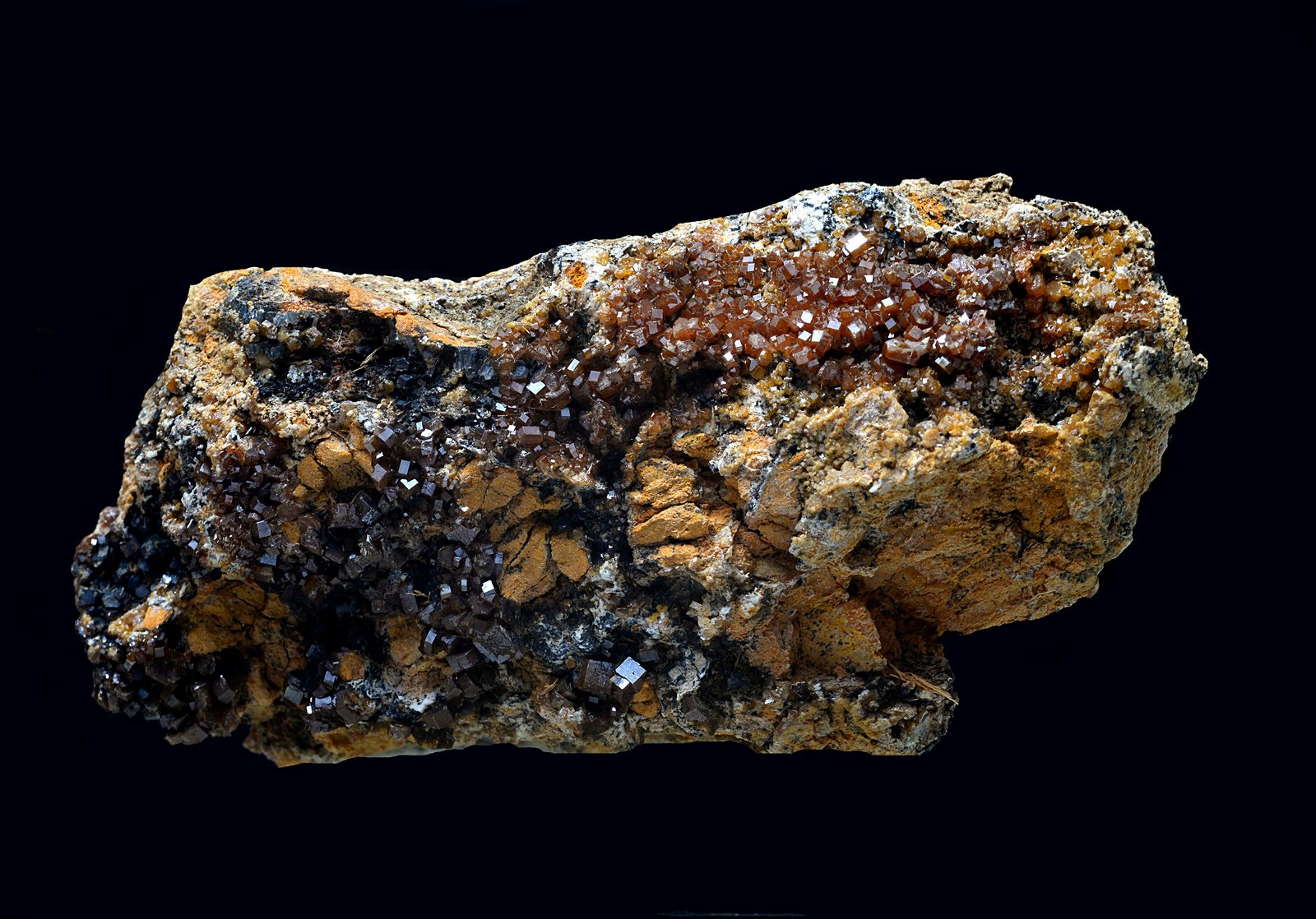 Vanadinita
Tamaño del ejemplar 40 x 80 mm
(Autor: Antonio Carmona)