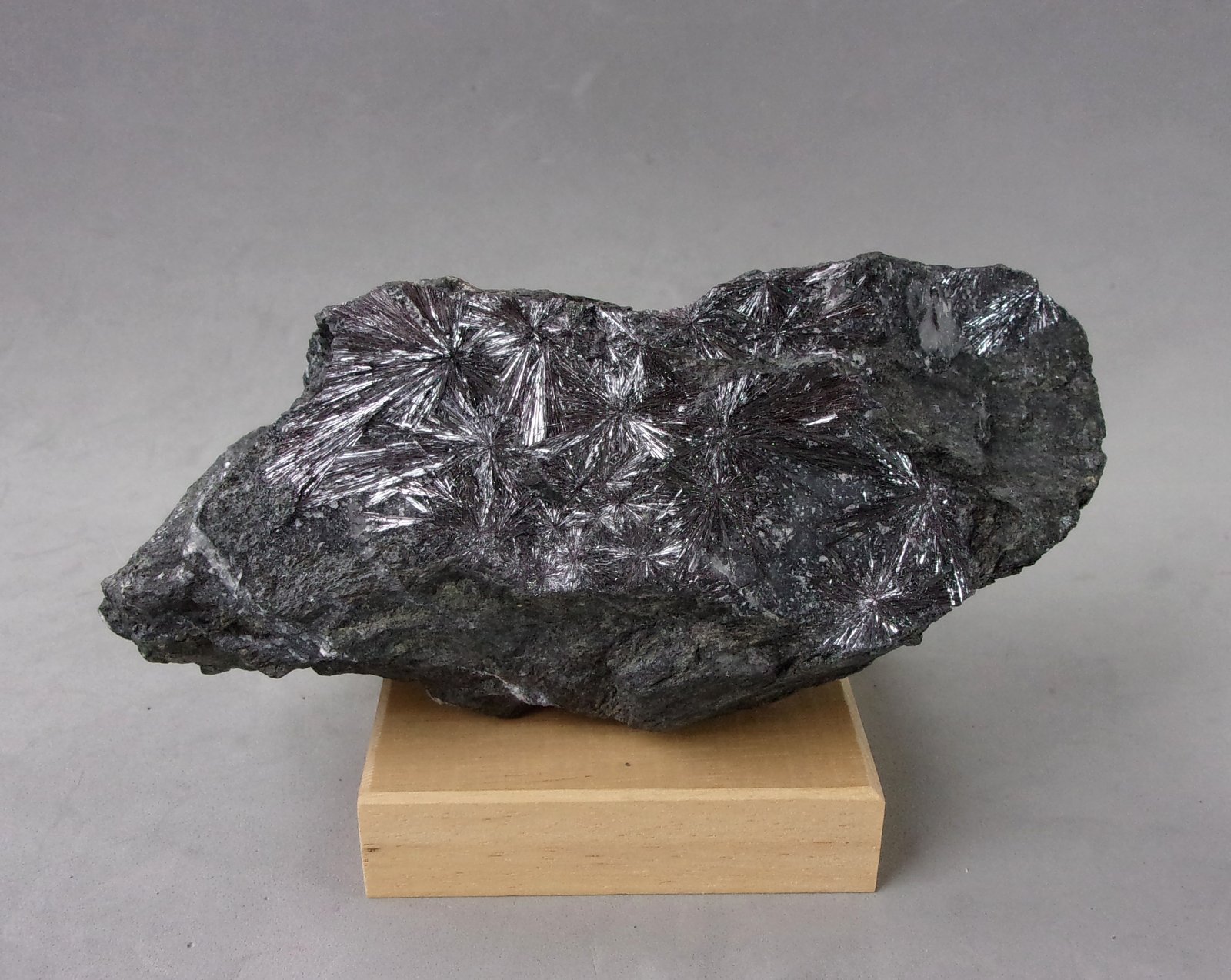 Kermesita
13x 5,5 x 5,5 cm.
(Autor: J. G. Alcolea)