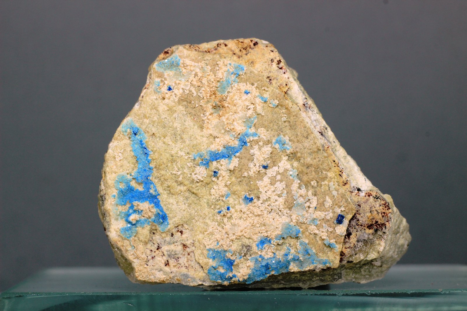 Kinoita
40x32 mm
(Autor: Juan Espino)