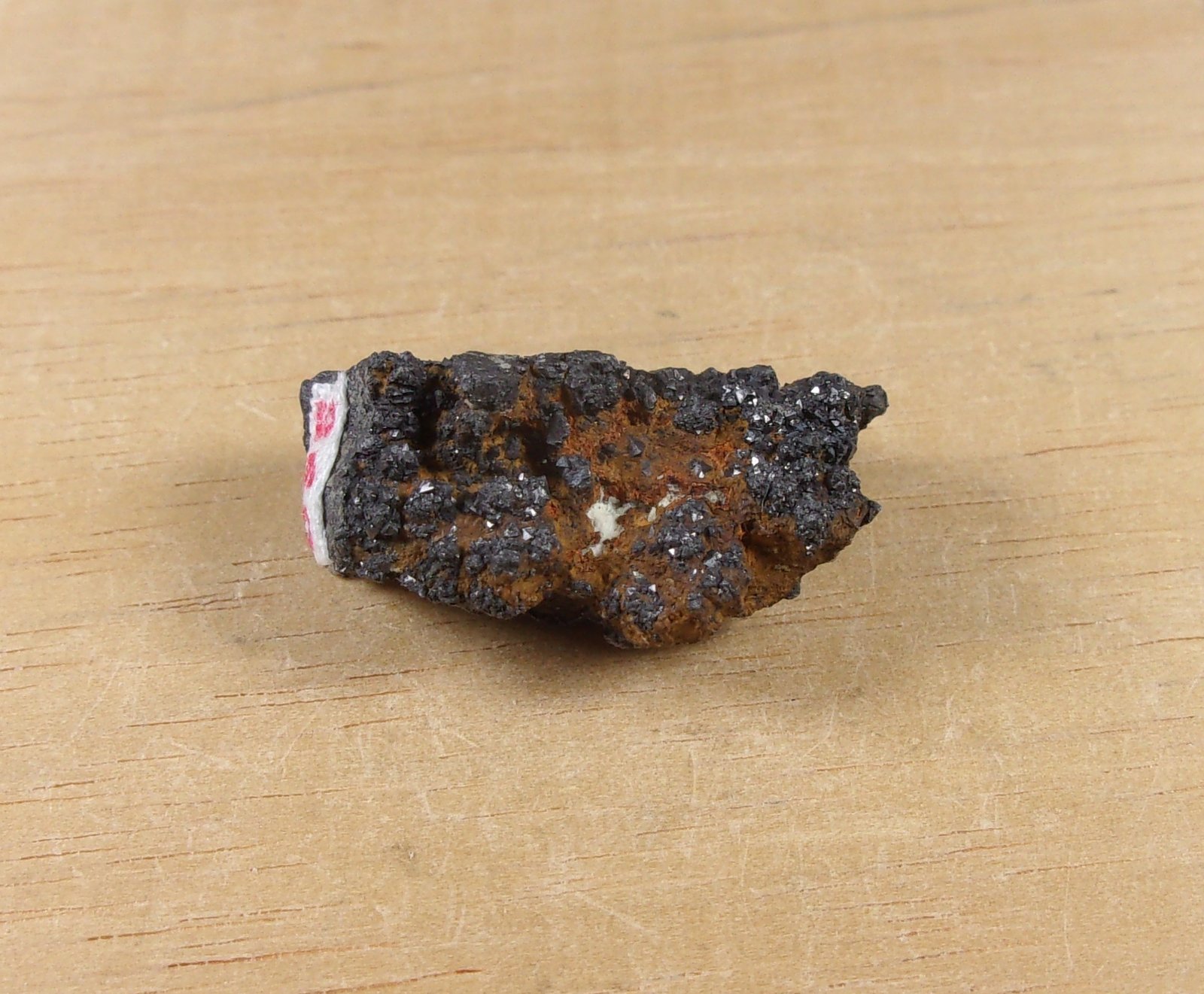 Krutaita
2,2 x 1,1 x 1 cm.  6,6 g.
(Autor: J. G. Alcolea)