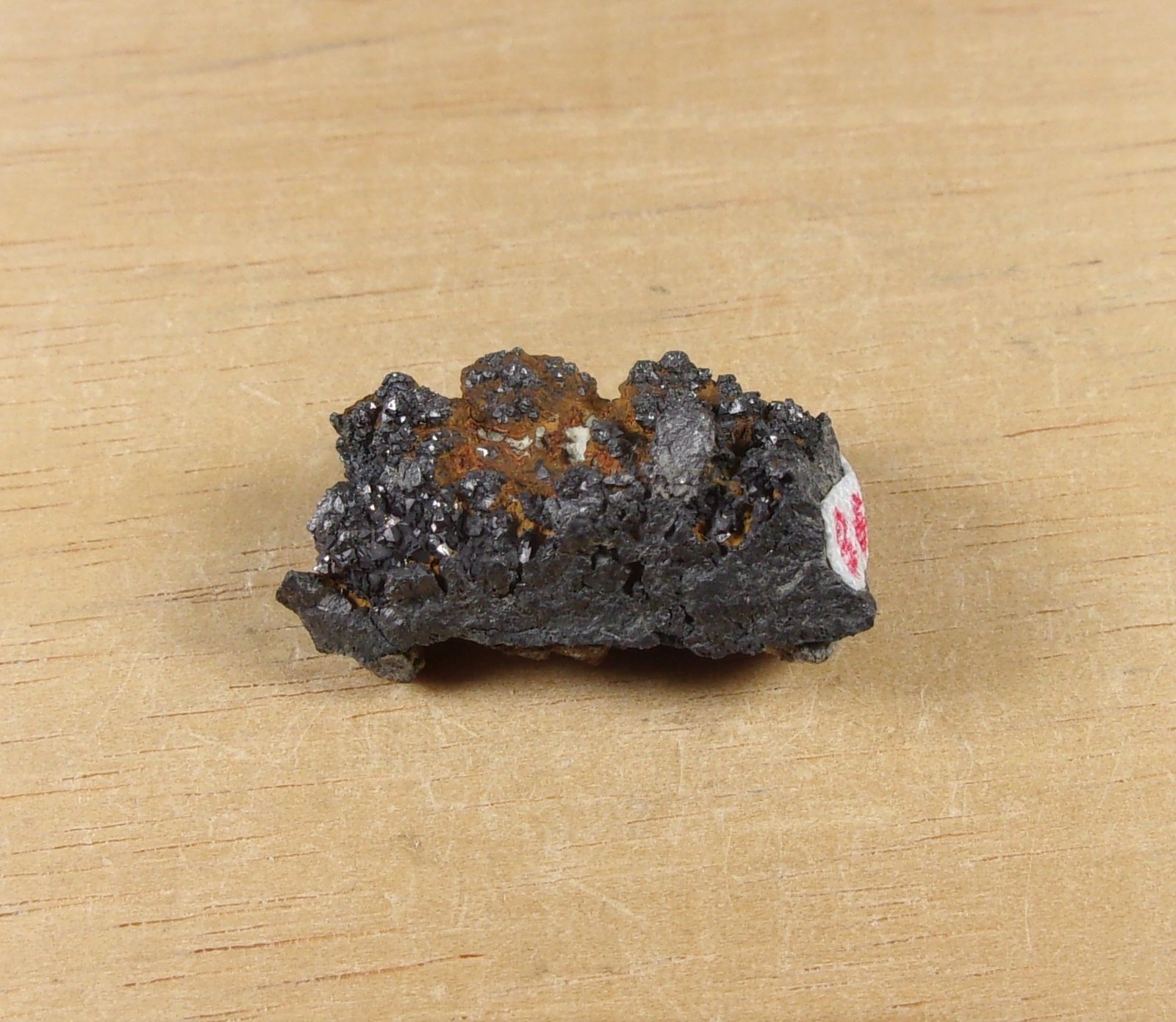 Krutaita
2,2 x 1,1 x 1 cm.  6,6 g.
(Autor: J. G. Alcolea)