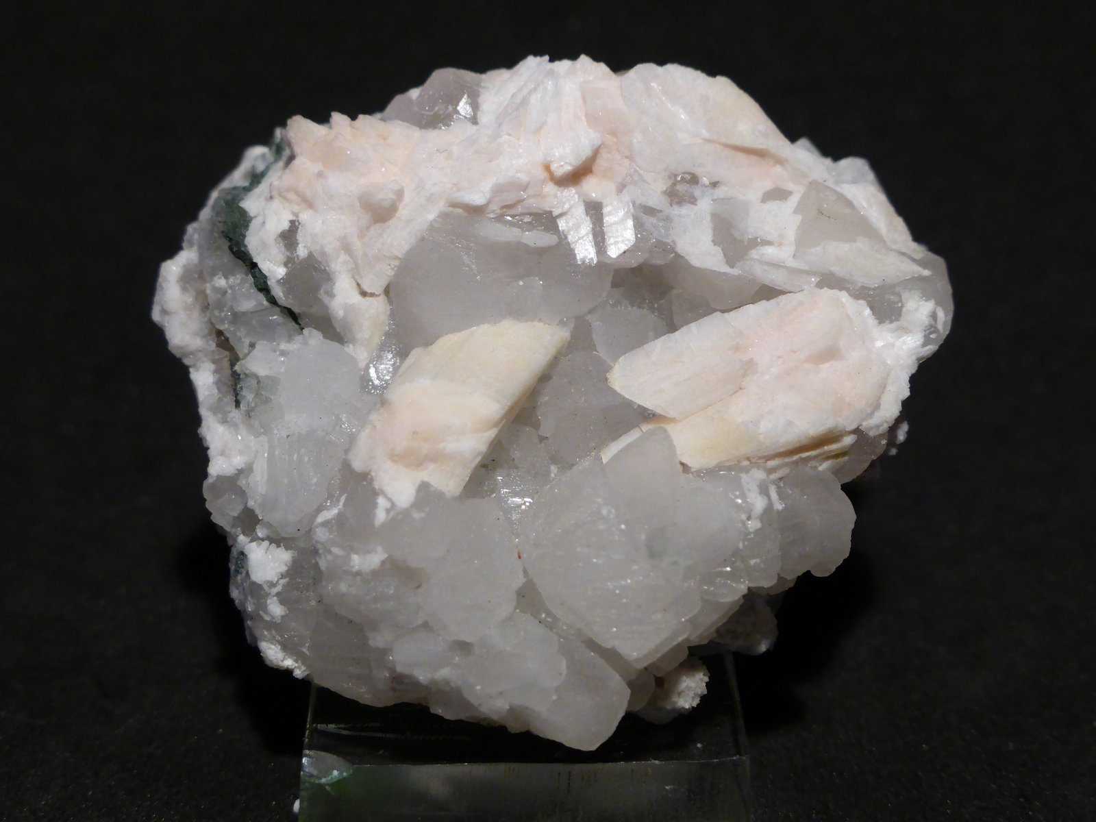 Laumontita en calcita
4x3,5  cm
(Autor: Ander Ispizua Juan)