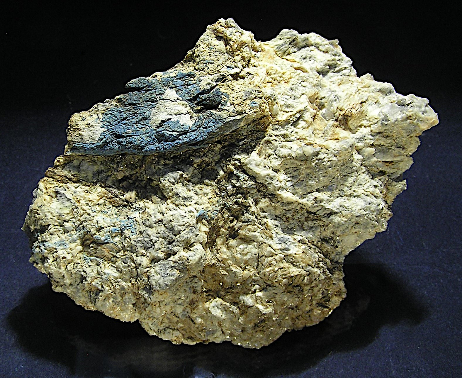 Lazulita
Pieza con matriz: 14 x 11,5 cm. Lazulita 6 x 2,5 cm.
(Autor: Frederic Varela)