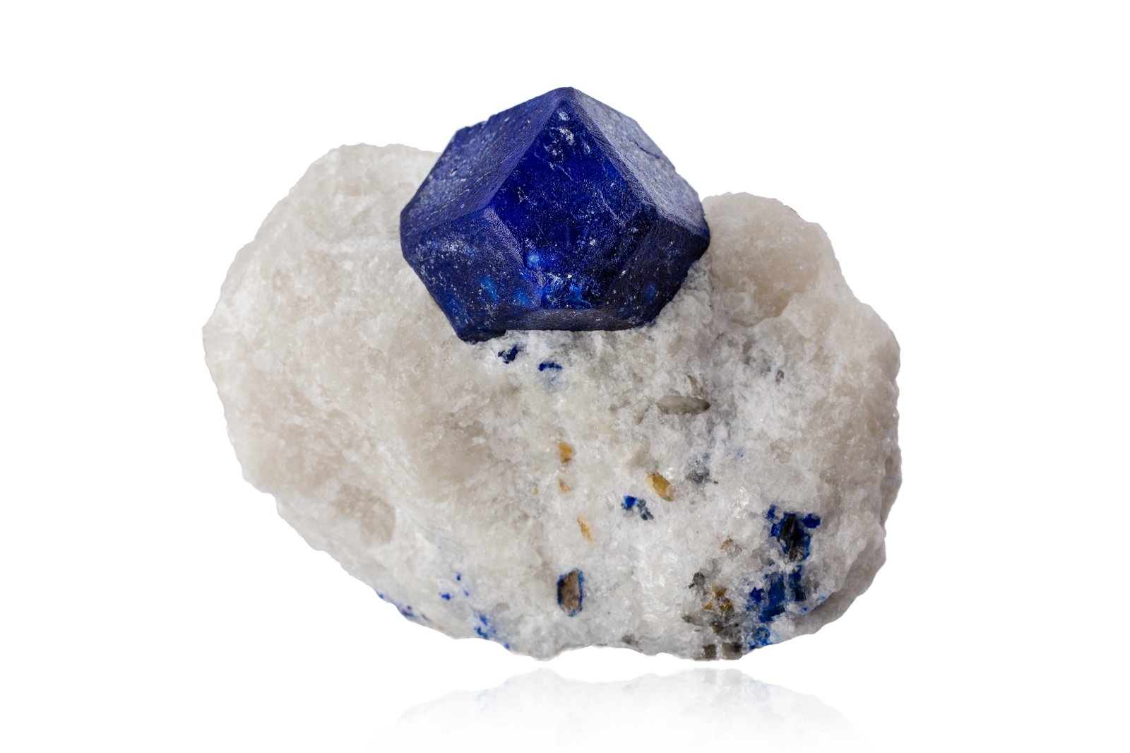 Lazurita
9 x 7 x 6 cm / Cristal principal: 3.7 cm.
(Autor: Museo MIM)