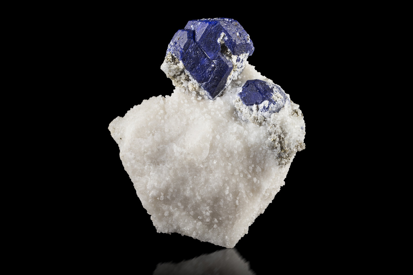 Lazurita en Cuarzo
11 x 7.5 x 11.5 cm / cristal principal: 4.7 cm
(Autor: Museo MIM)
