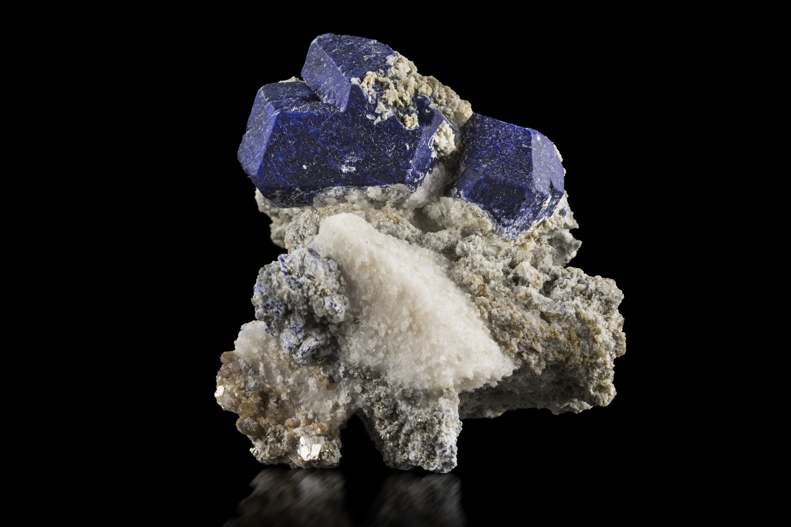 Lazurita con Calcita
8 x 10 x 7.5 cm / cristal principal: 4.1 cm
(Autor: Museo MIM)