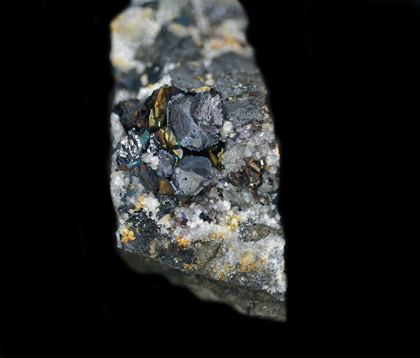 Calcosina
66x53x24. Cristal mayor de 10 mm
(Autor: Antonio Carmona)