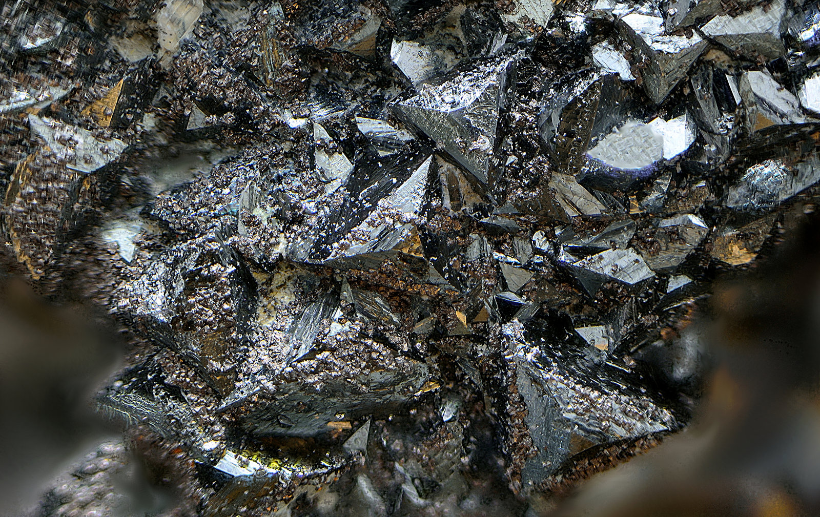 Luzonita y Tennantita
Campo de visión de 3 mm
(Autor: Antonio Carmona)