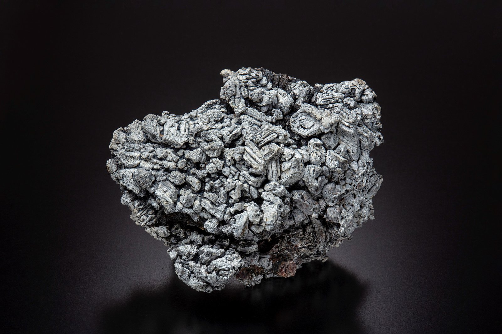 Plomo
18 x 15 x 11 cm / cristal principal: 3.8 cm
(Autor: Museo MIM)