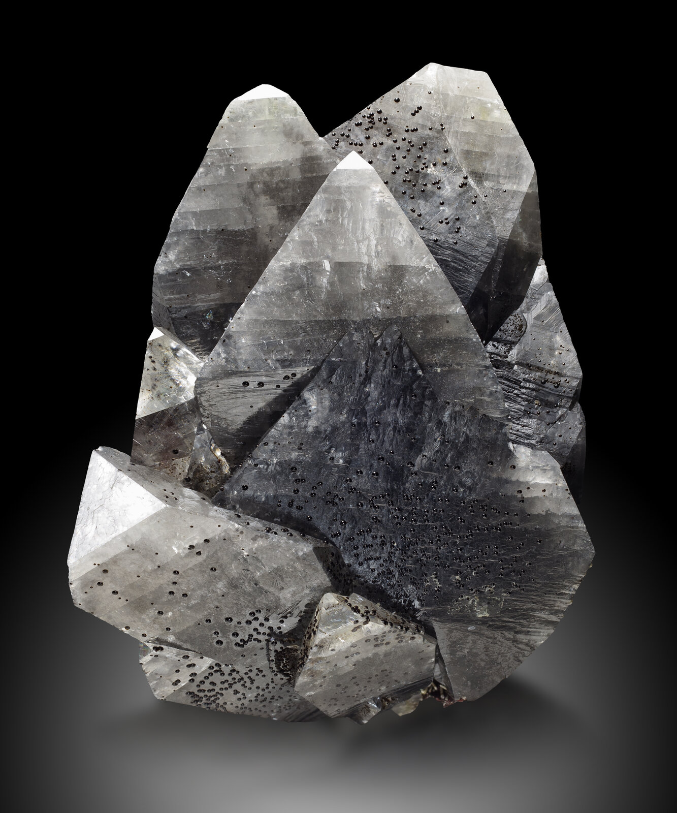 Leadhillita con Melanotekita
Mina Tsumeb, segunda zona de oxidación, Tsumeb, Región Otjikoto, Namibia
7.5 x 7.5 x 11 cm / Cristal principal: 6 cm
(Autor: Museo mim)