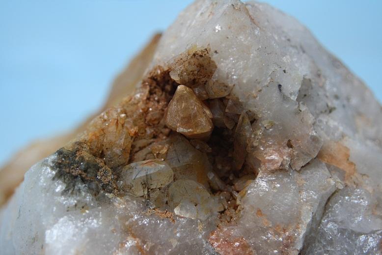 Scheelita y Cuarzo con Turmalina (Grupo)
Cristal de Scheelita 18 mm
(Autor: minero1968)