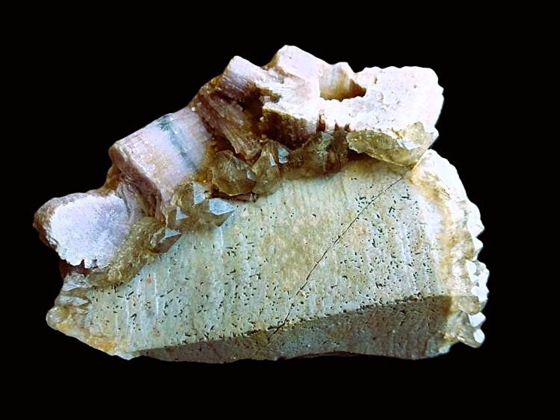 Mica (variedad lepidolita), Cuarzo
Virgem da Lapa, Vale do Jequitinhonha, Minas Gerais, Brasil
7 x 6 cm,
(Autor: javier ruiz martin)