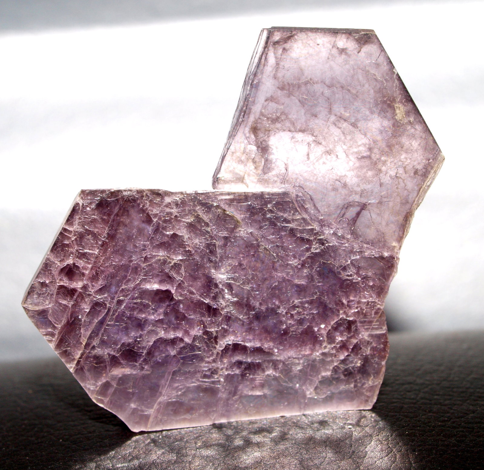 Lepidolita (Grupo Mica)
3'4 x 2'7 x 2 cm.
(Autor: rubenaranal)