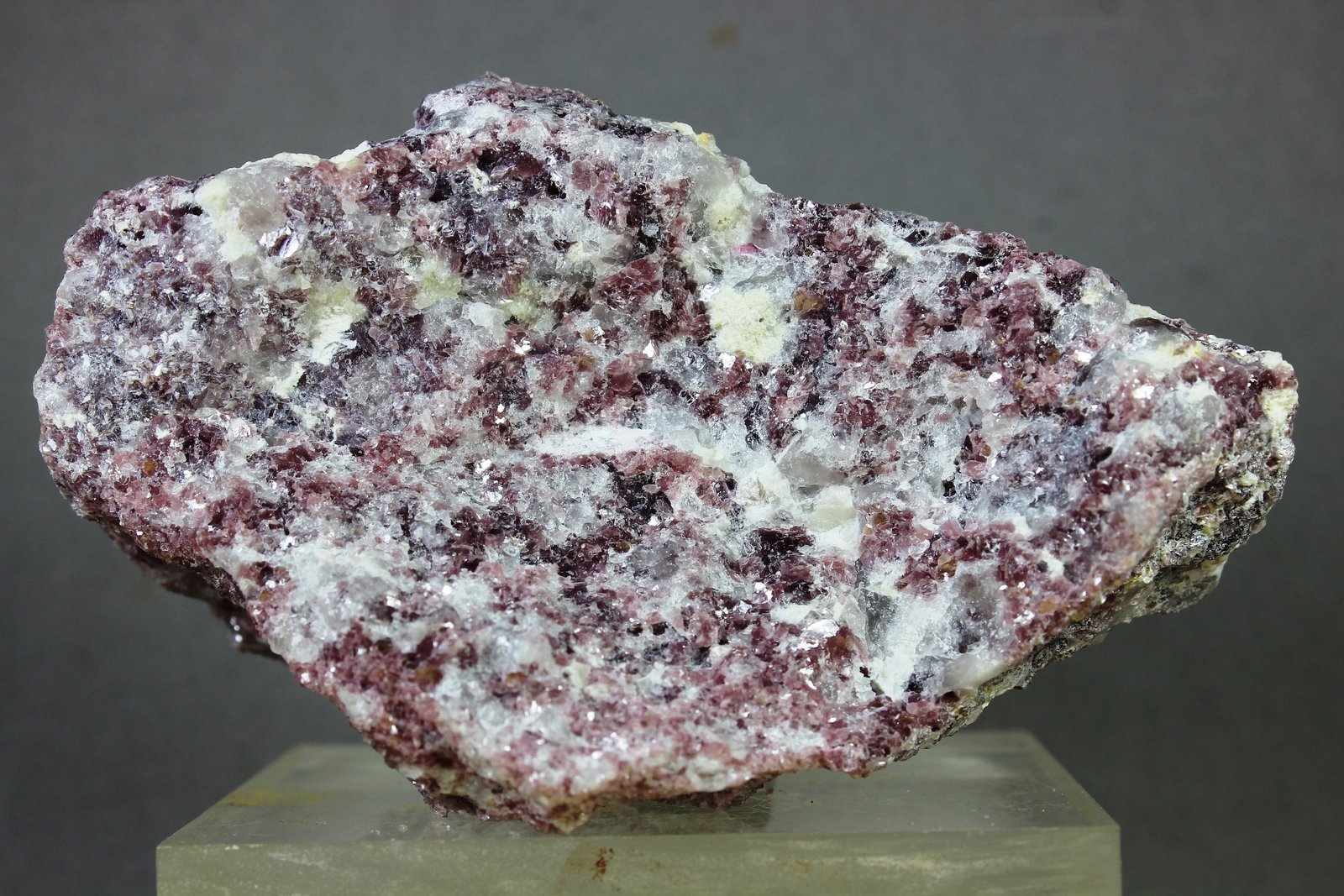 Lepidolita
81x51x43 mm.
(Autor: Juan Espino)