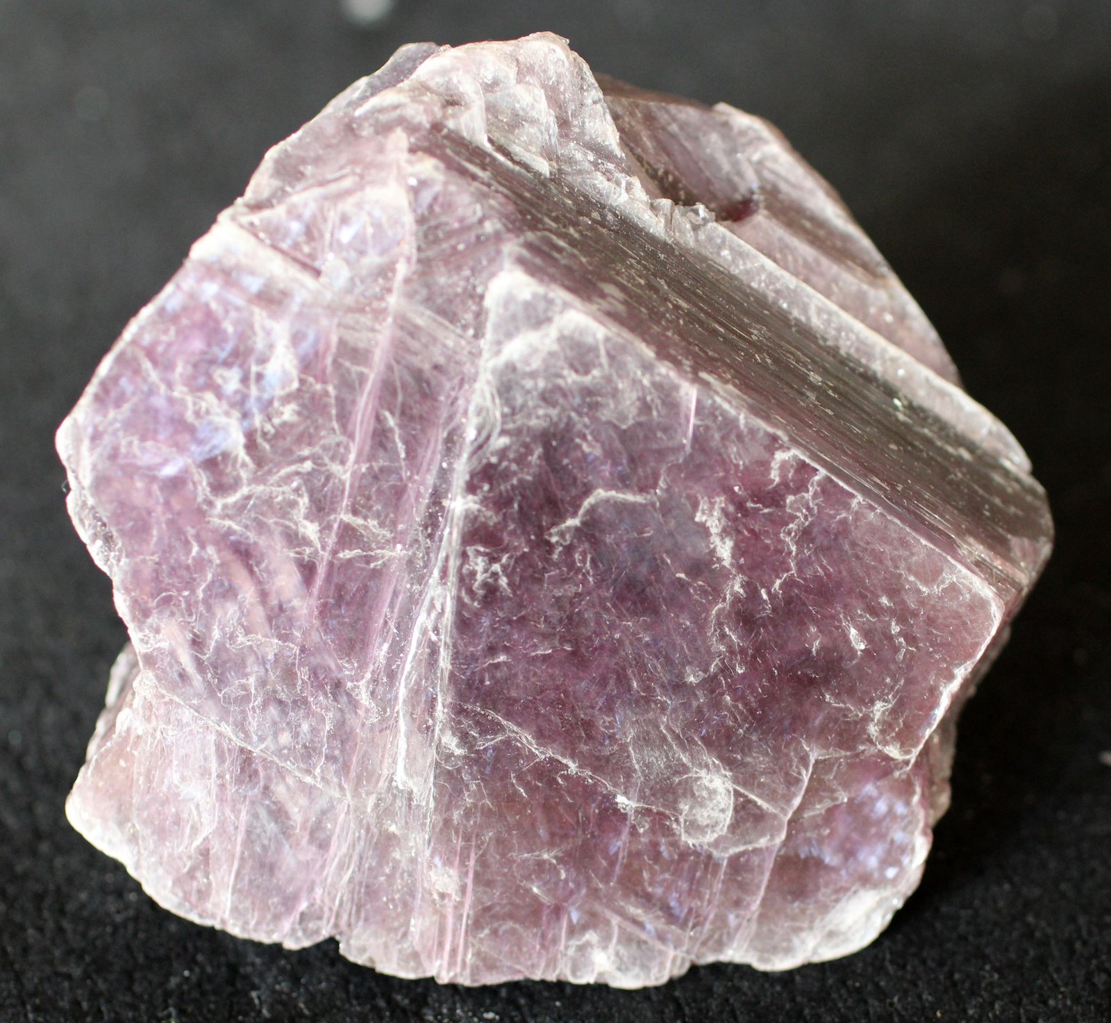 Lepidolita
73 x 74 x 23 mm.
(Autor: José Luis Zamora)