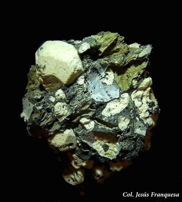 Leucita
40x40 mm.
(Autor: Jesus Franquesa Baucells)