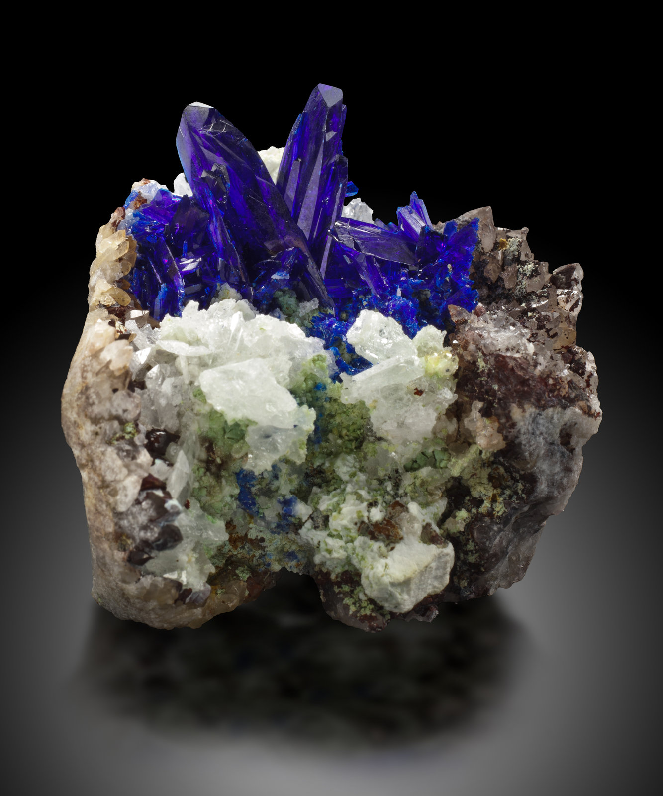 Linarita
4 x 3.5 x 4 cm / Cristal principal: 2 cm
(Autor: Museo MIM)