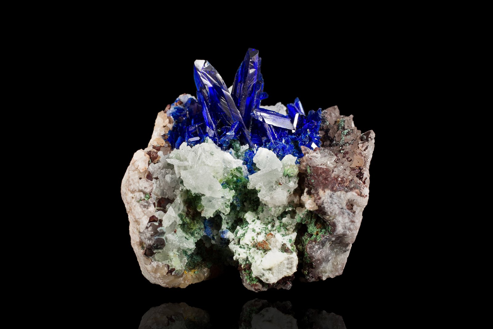 Linarita
4 x 3.5 x 4 cm / Cristal principal: 2 cm
(Autor: Museo MIM)