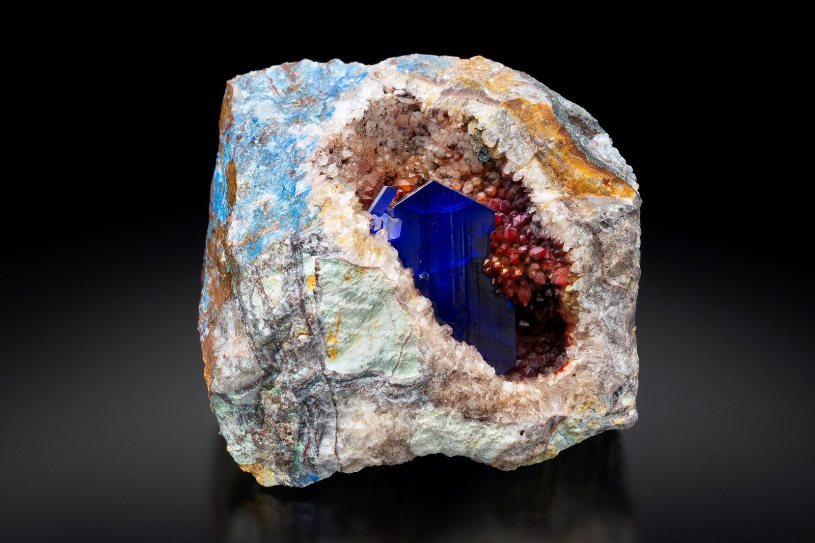 Linarita en Cuarzo
6 x 5 x 5 cm / Cristal principal: 3 cm.
(Autor: Museo MIM)
