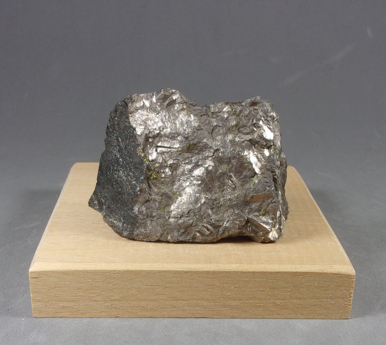 Linneita
5,9 x 3,9 x 2,8 cm. 116,7 g.
(Autor: J. G. Alcolea)