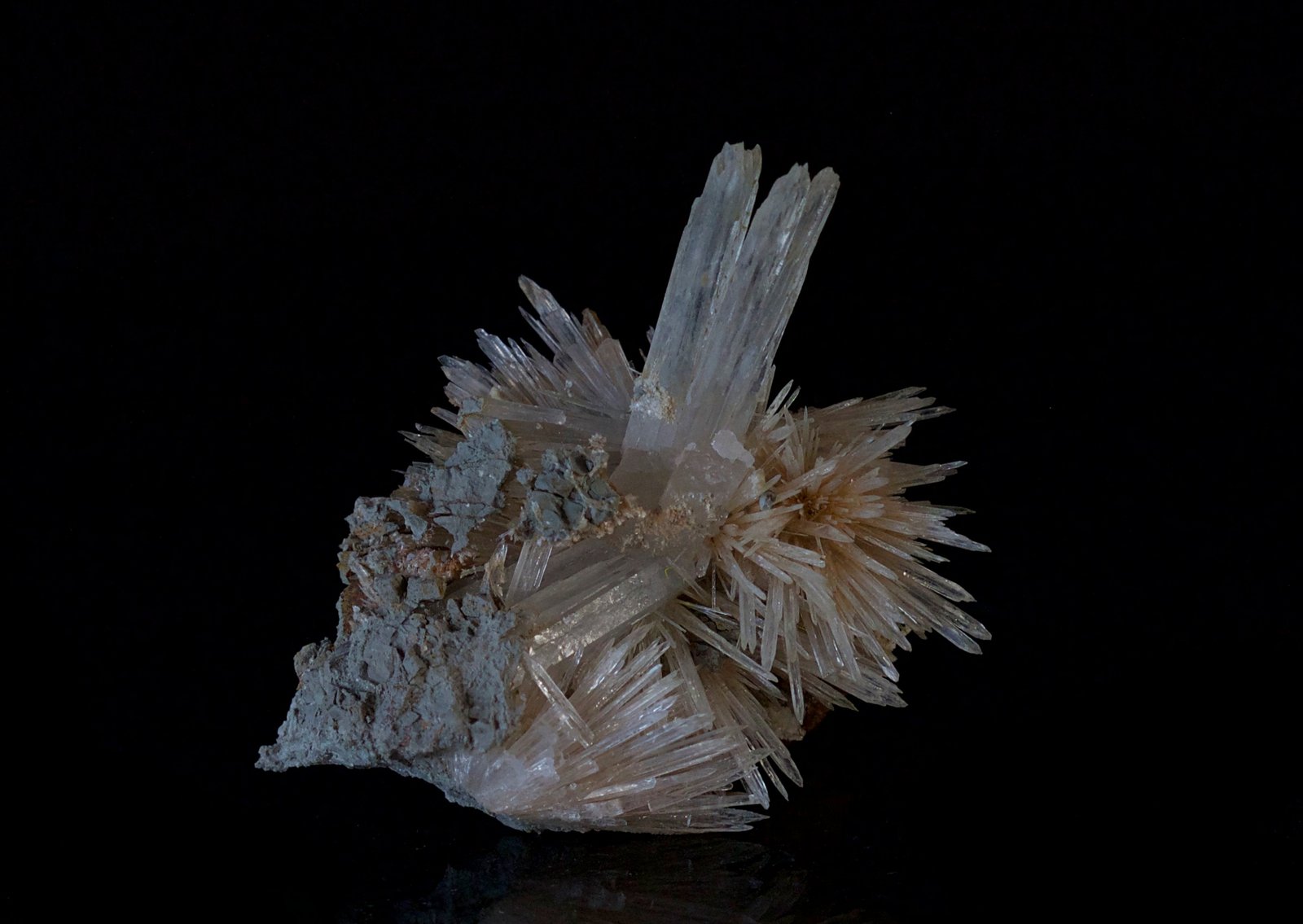 Aragonito
· x 2.5 cm Cristales mayores 1.5 cm
(Autor: Ángel Rodríguez Benavent)