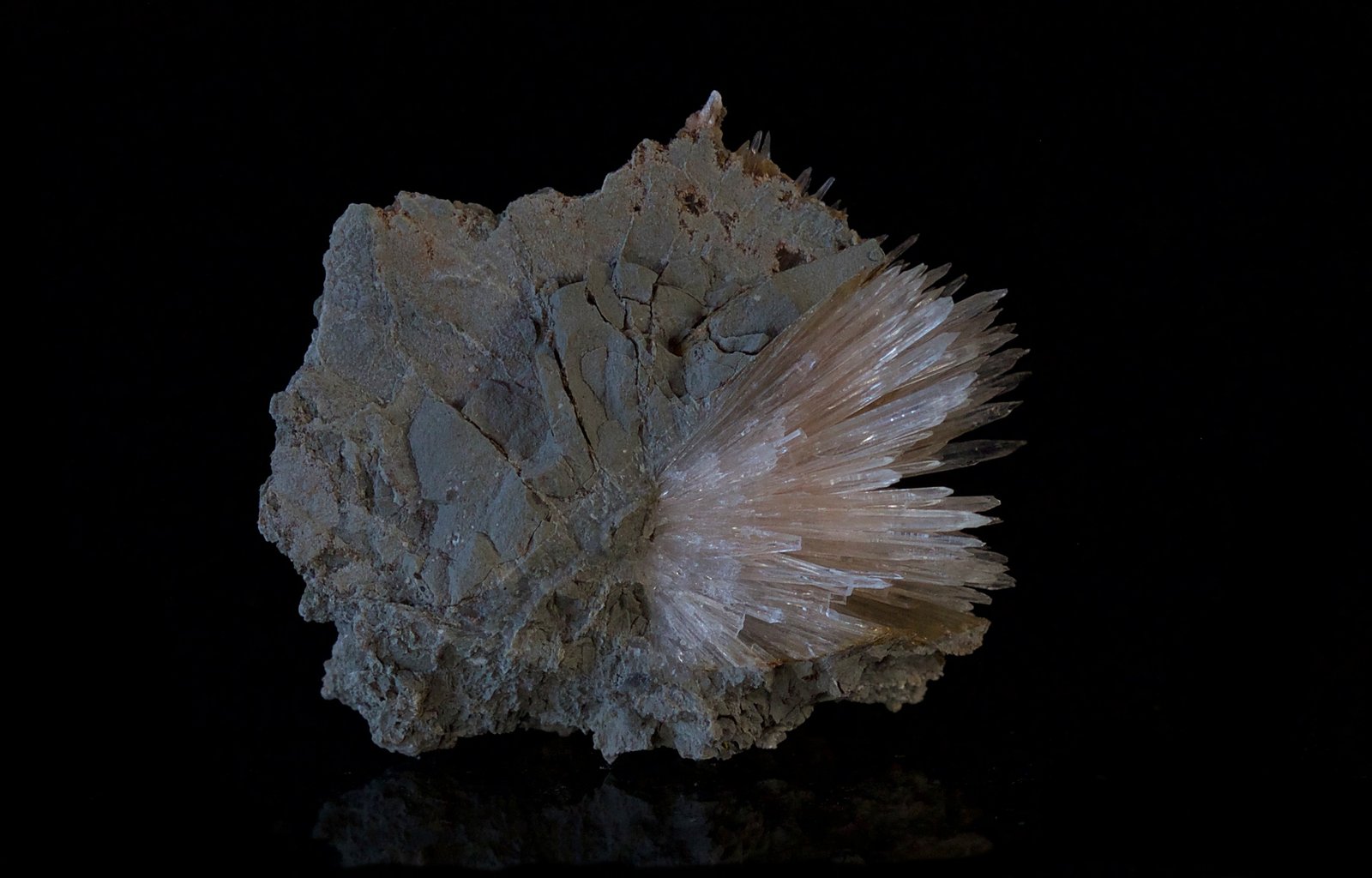 Aragonito
3 x 3.5 cm
(Autor: Ángel Rodríguez Benavent)