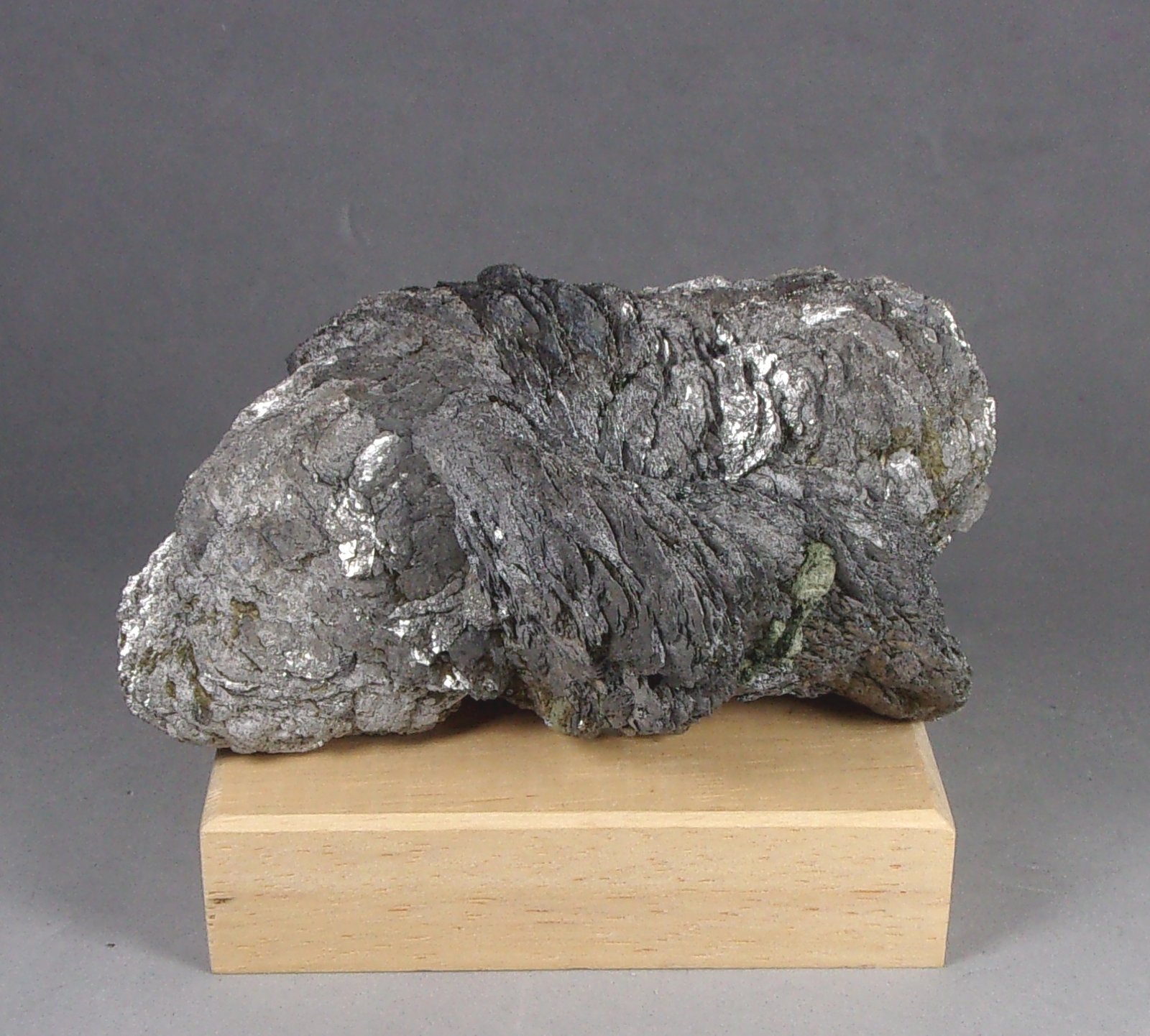 Löllingita
8 x 4,5 x 4 cm.
(Autor: J. G. Alcolea)