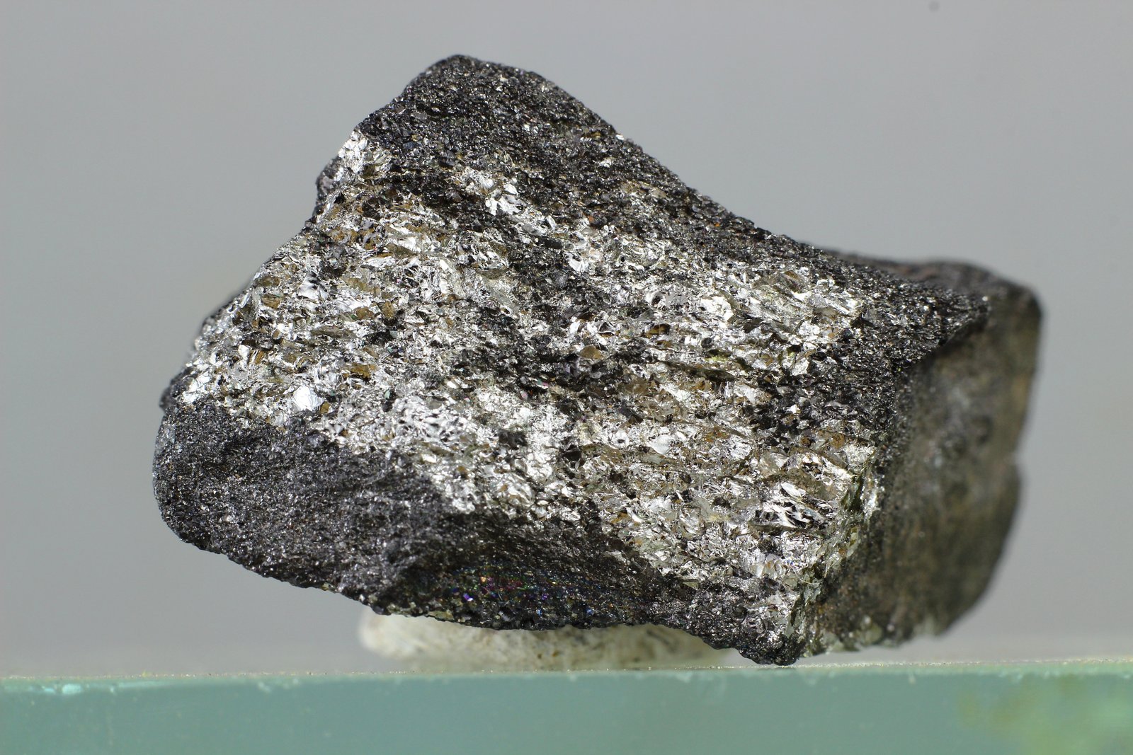 Lollingita
32x14 mm
(Autor: Juan Espino)