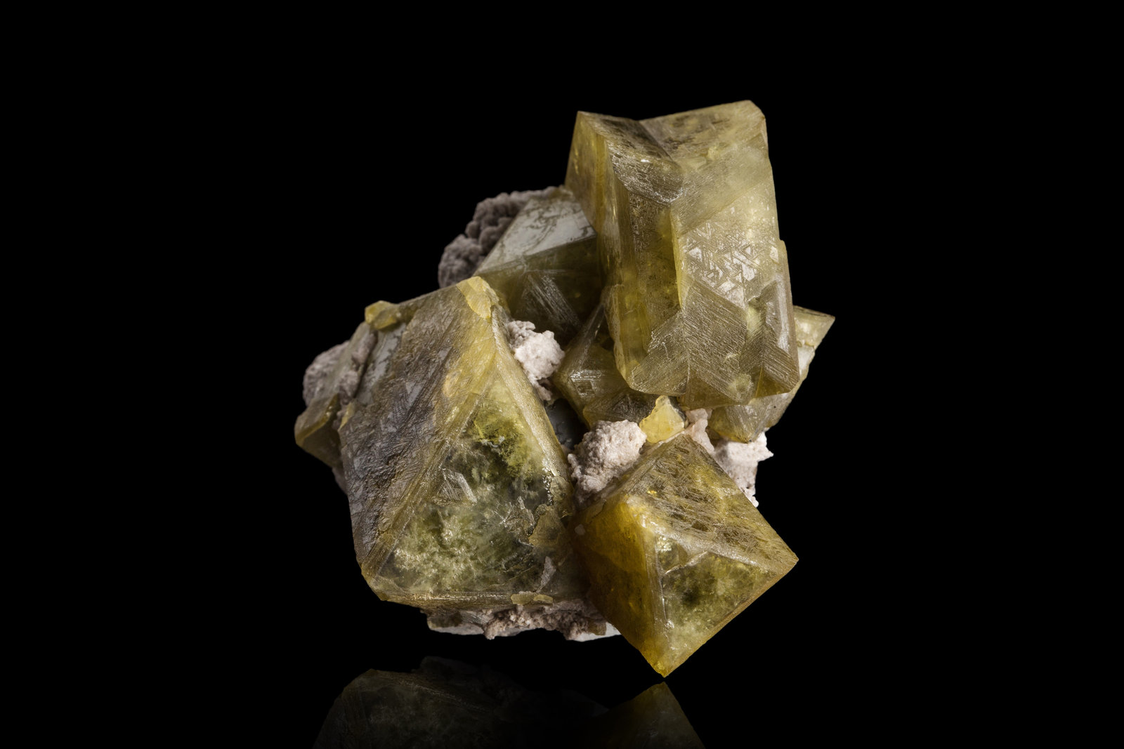 Londonita
5.5 x 5 x 3 cm / Cristal principal: 3.7 cm
(Autor: Museo MIM)