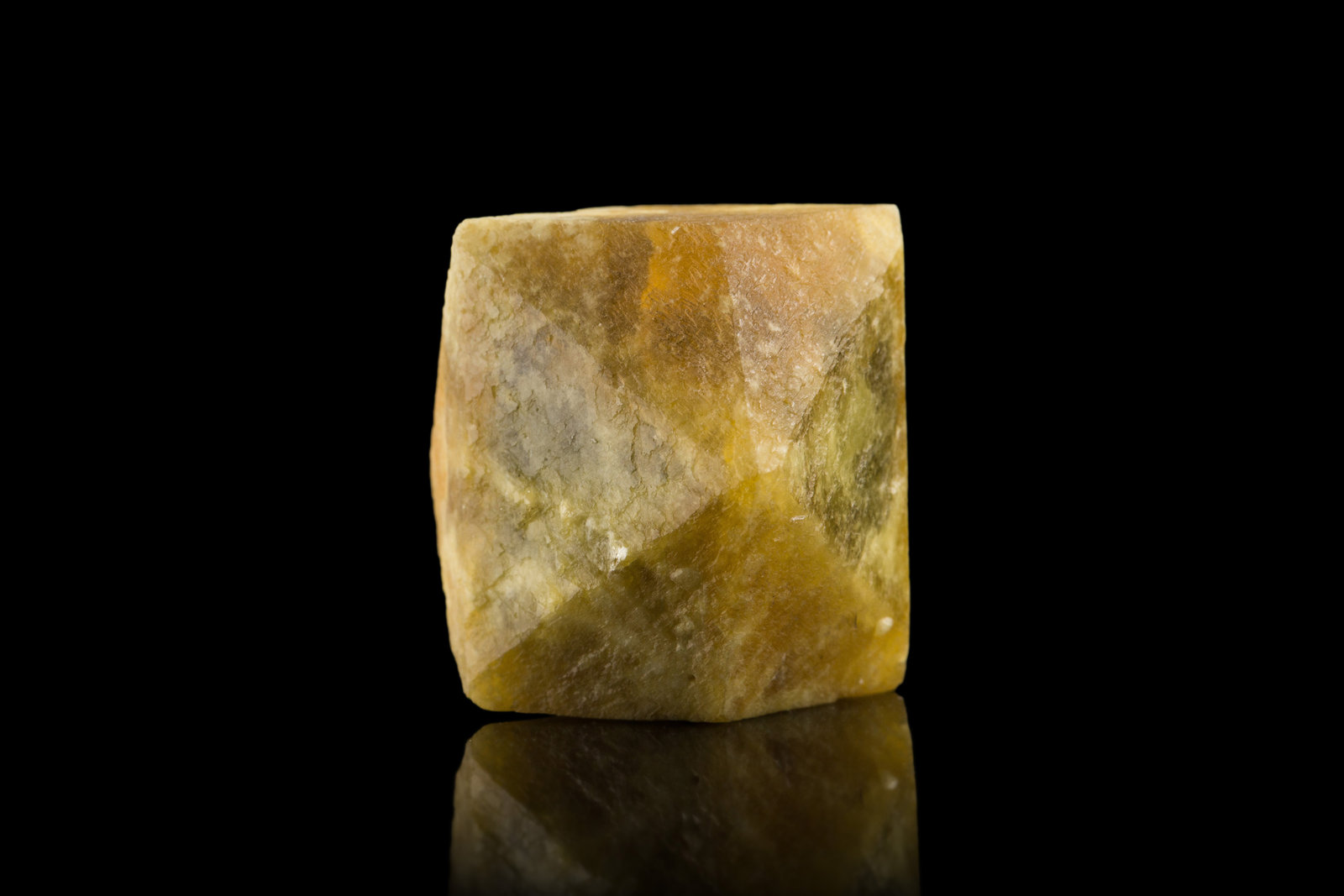 Londonita
3.5 x 4.5 x 4 cm
(Autor: Museo MIM)