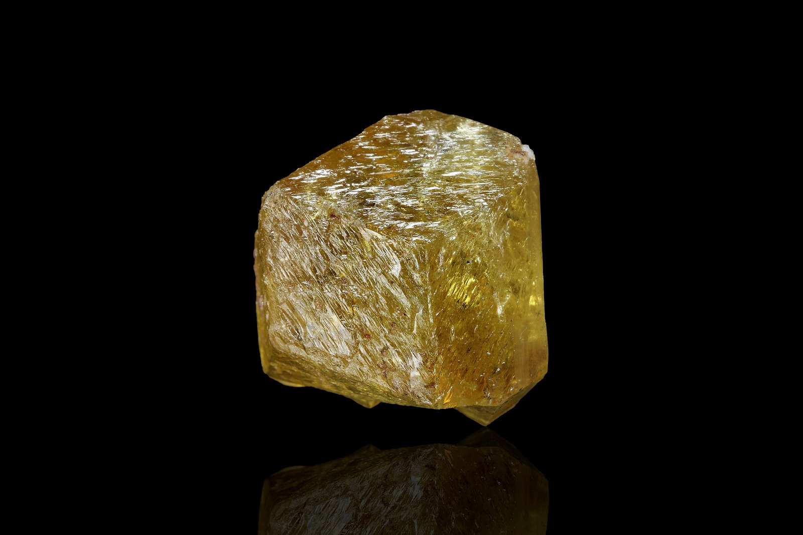 Londonita
4 x 3.5 x 3 cm
(Autor: Museo MIM)