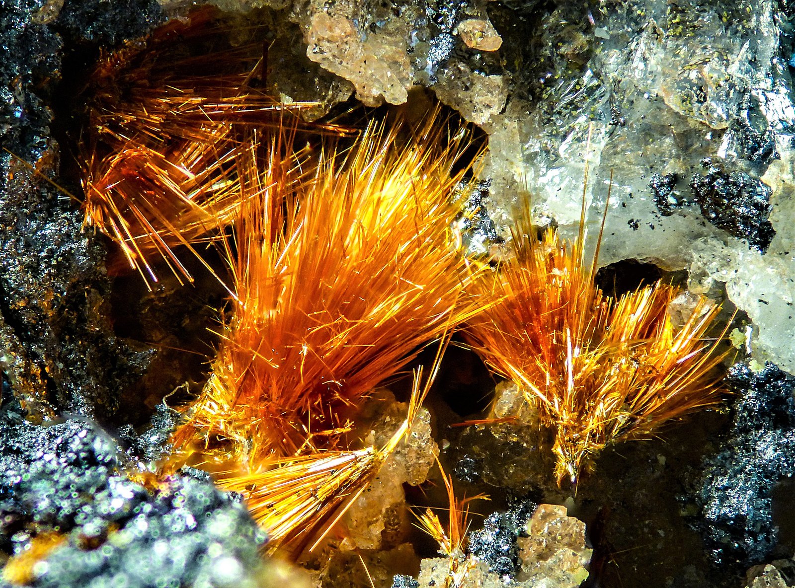 Ludlockita
5 mm
(Autor: Borja Sainz de Baranda)