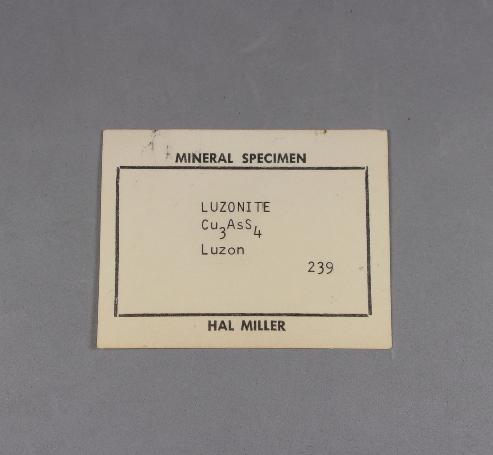 _Luzonita, etiqueta.
8,5 x 7,5 x 6,5 cm.
(Autor: J. G. Alcolea)