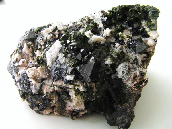 Magnetita
10x5,5x5 cm. octaedros hasta 1 cm
(Autor: Nacho)