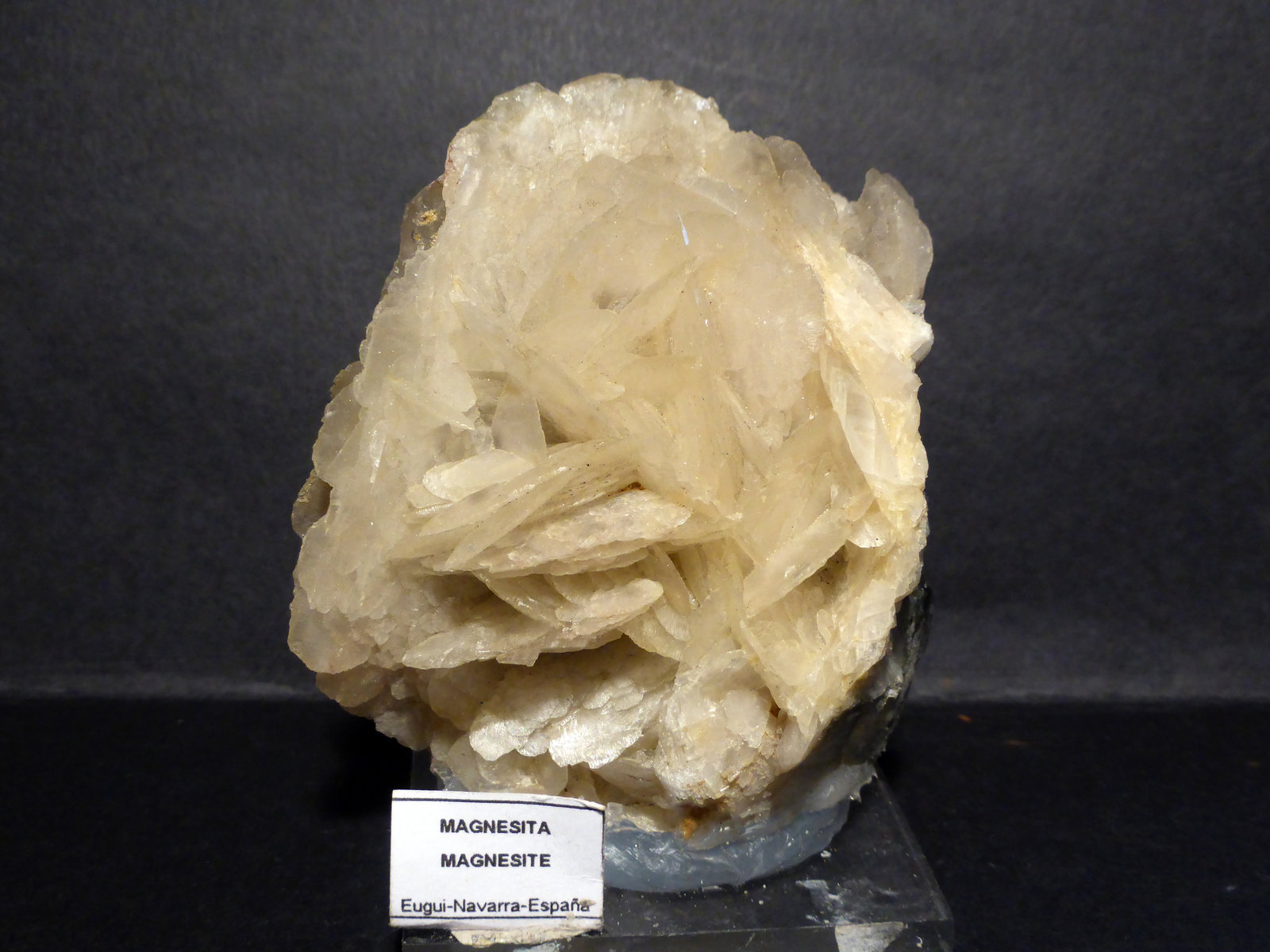 Magnesita
8x6 cm
(Autor: Ander Ispizua Juan)