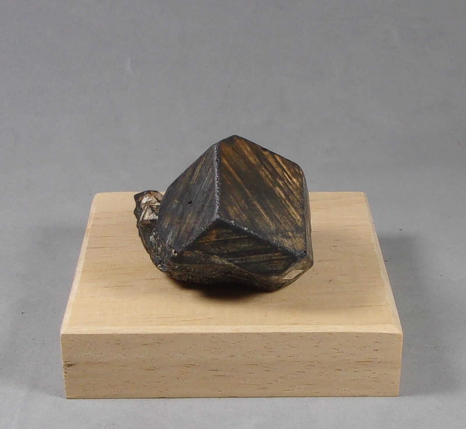 Magnetita
3,5 x 3 x 3,1 cm.
(Autor: J. G. Alcolea)