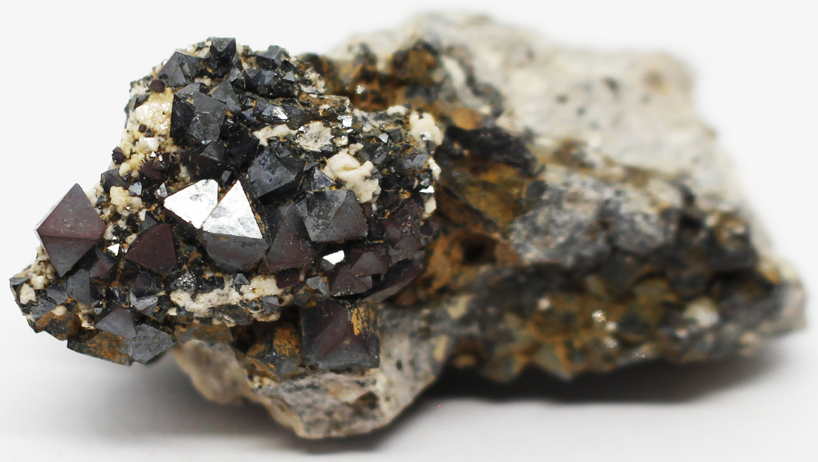 Magnetita
5X2X2.5 cm
(Autor: Luis Edmundo Sánchez Roja)